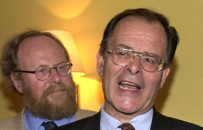 Rudolf Dreßler (rechts) ist auf diesem Archivfoto  neben Wolfgang Thierse zu sehen. (Archivbild)<span class='image-autor'>Foto: dpa/Stephanie Pilick</span>
