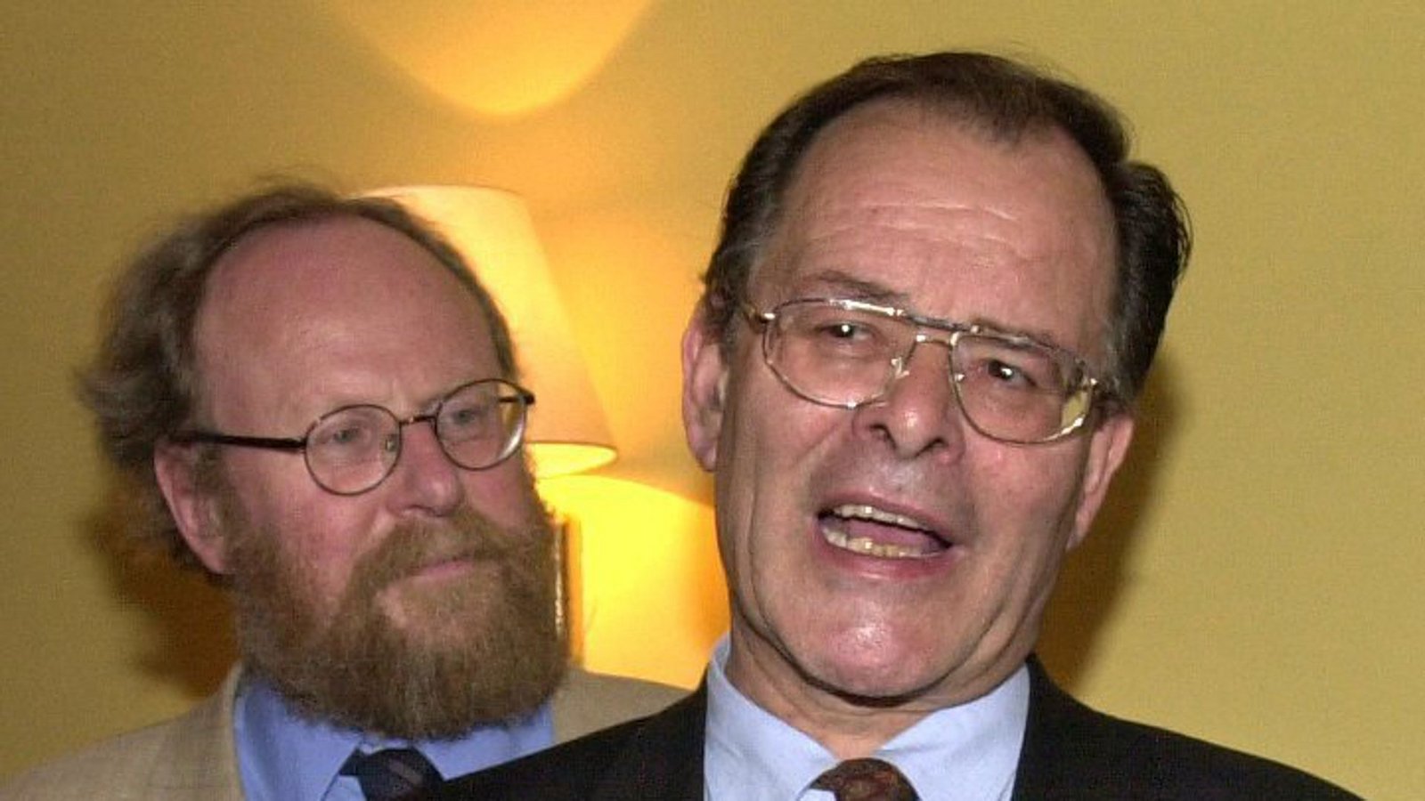 Rudolf Dreßler (rechts) ist auf diesem Archivfoto neben Wolfgang Thierse zu sehen. (Archivbild)Foto: dpa/Stephanie Pilick Rudolf Dreßler (rechts) ist auf diesem Archivfoto neben Wolfgang Thierse zu sehen. (Archivbild)Foto: dpa/Stephanie Pilick
