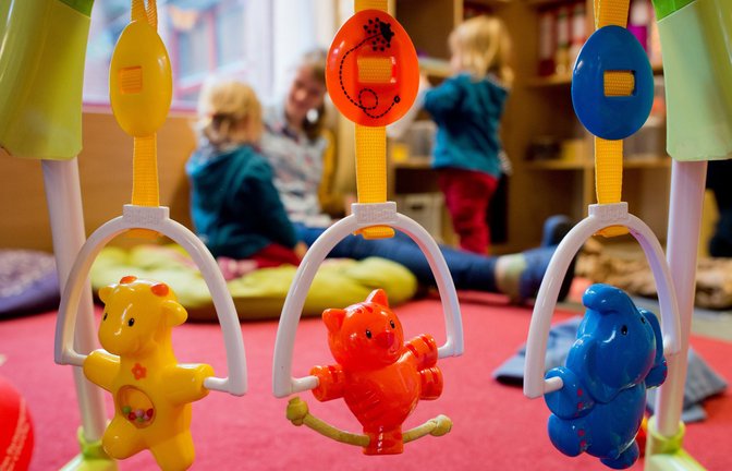 Zunehmend schicken Eltern auch Kinder unter drei Jahren in eine Kita. (Symbolbild)<span class='image-autor'>Foto: dpa/Julian Stratenschulte</span>