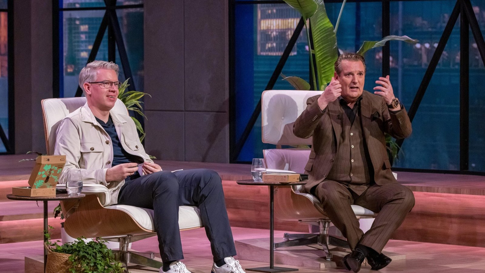 Frank Thelen (l.) ist nach fünf Jahren wieder in der Jury bei "Die Höhle der Löwen"; rechts Ralf Dümmel.Foto: RTL / Bernd-Michael Maurer Frank Thelen (l.) ist nach fünf Jahren wieder in der Jury bei "Die Höhle der Löwen"; rechts Ralf Dümmel.Foto: RTL / Bernd-Michael Maurer