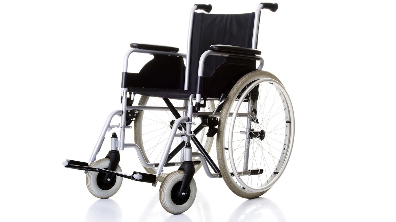Geschätzt jährlich mindestens 80 Fälle von Querschnittslähmung sind nach Angaben der Deutschen Gesellschaft für Orthopädie und Unfallchirurgie auf Sprünge in flache und trübe Gewässer zurückzuführen.Foto: Imago/Panthermedia Geschätzt jährlich mindestens 80 Fälle von Querschnittslähmung sind nach Angaben der Deutschen Gesellschaft für Orthopädie und Unfallchirurgie auf Sprünge in flache und trübe Gewässer zurückzuführen.Foto: Imago/Panthermedia