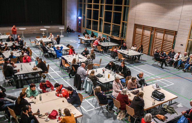 Für viele ist die Sammelunterkunft erst mal eine Anlaufstelle. Für pflegebedürftige und demenzkranke Menschen ist die Situation dort schwierig.<span class='image-autor'>Foto: dpa/Jason Tschepljakow</span>