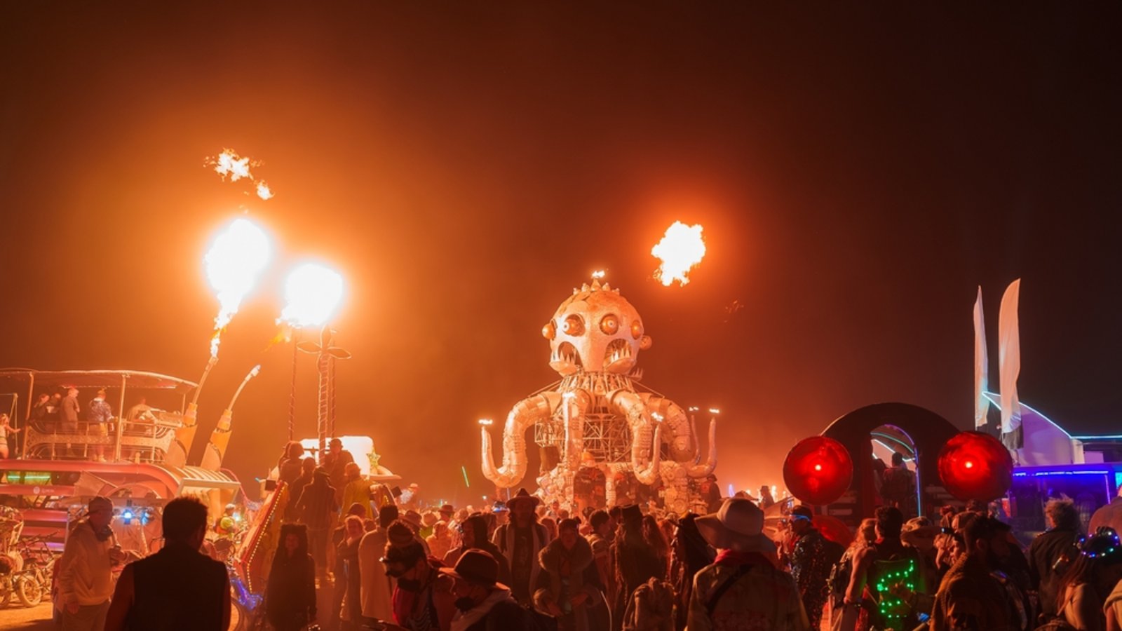 "Burning Man" zieht mittlerweile auch zahlreiche Promis und Superreiche an.Foto: NorthSky Films/ Shutterstock "Burning Man" zieht mittlerweile auch zahlreiche Promis und Superreiche an.Foto: NorthSky Films/ Shutterstock