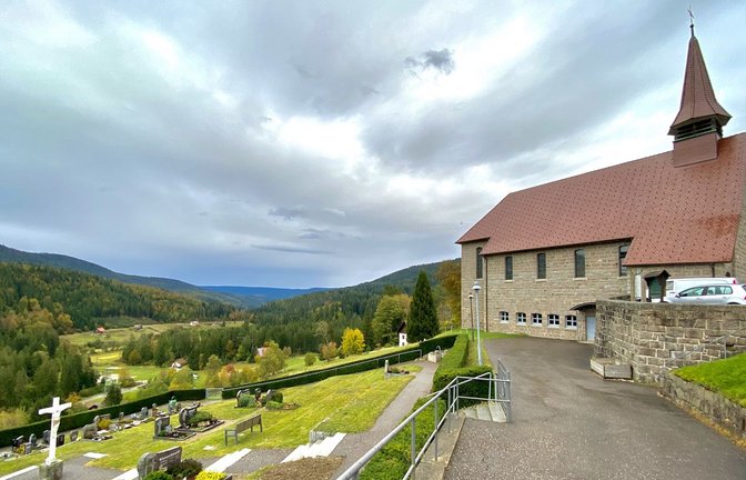 Hundsbach liegt sehr idyllisch in einem Schwarzwaldtal – ringsum sind  nur Wälder zu sehen.<span class='image-autor'>Foto: Faltin</span>