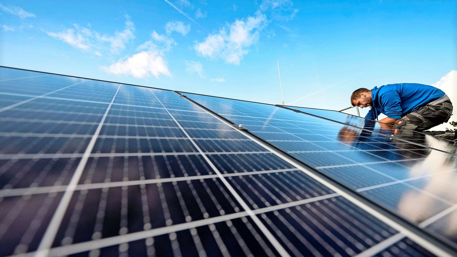 Bundesweit boomt der Ausbau von Solaranlagen.Foto: picture alliance/dpa/Marijan Murat