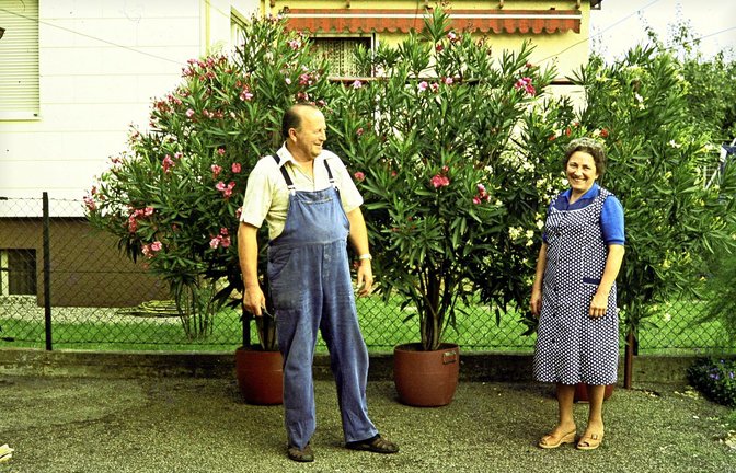 Josef und Maria in ihrem Garten, den sie pflegten bis zuletzt<span class='image-autor'>Foto: privat/Manz</span>
