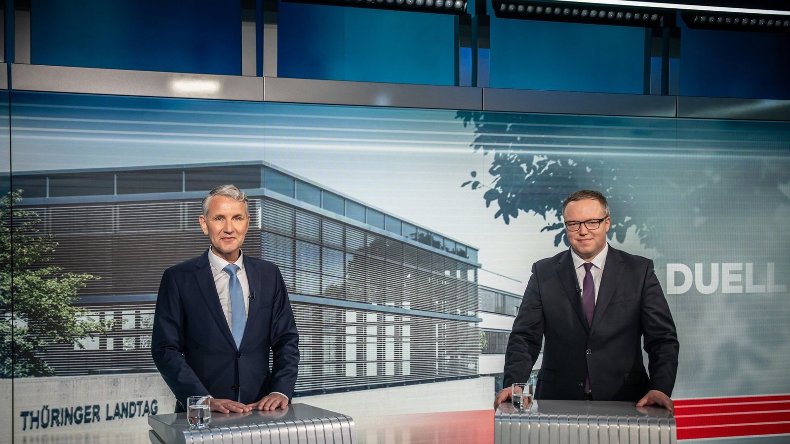 Björn Höcke (AfD, links) und Mario Voigt (CDU) diskutierten live vor der Kamera im Fernsehen.Foto: dpa/Michael Kappeler Björn Höcke (AfD, links) und Mario Voigt (CDU) diskutierten live vor der Kamera im Fernsehen.Foto: dpa/Michael Kappeler