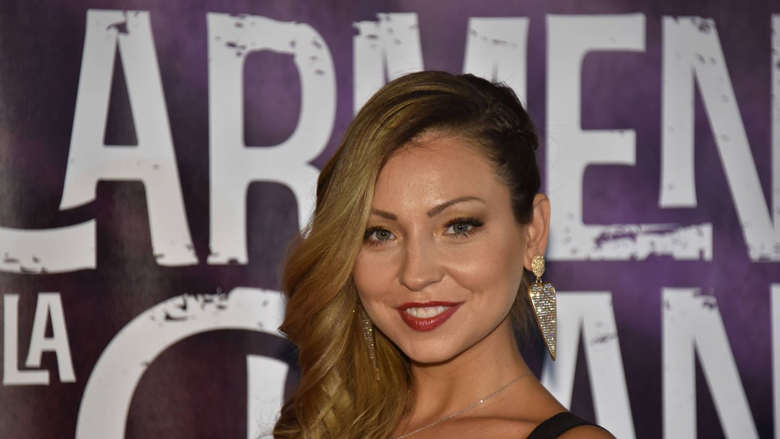 Daniel Völz gab seine Rose 2018 Kristina Yantsen. Gehalten hat es nicht.Foto: imago/Horst Galuschka/Horst Galuschka