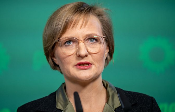 Die Grünen-Chefin hält es für unverantwortlich, den Plänen von Union und SPD zuzustimmen.<span class='image-autor'>Foto: dpa/Michael Kappeler</span>