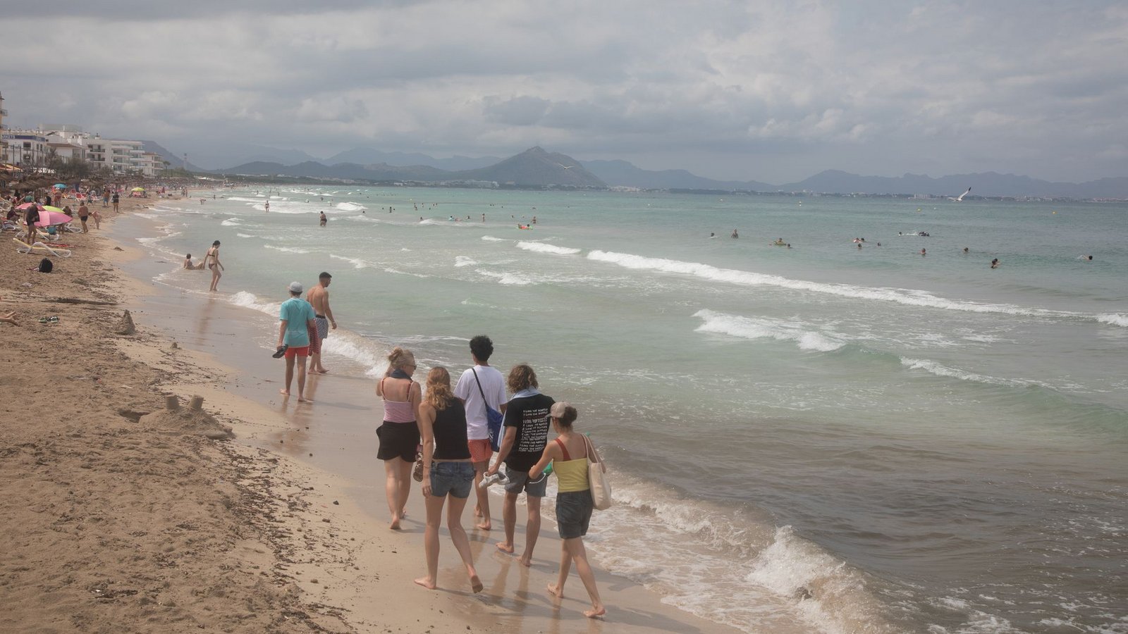 Strand von Can Picafort auf Mallorca im Juli 2025.Foto: Clara Margais/dpa/Clara Margais