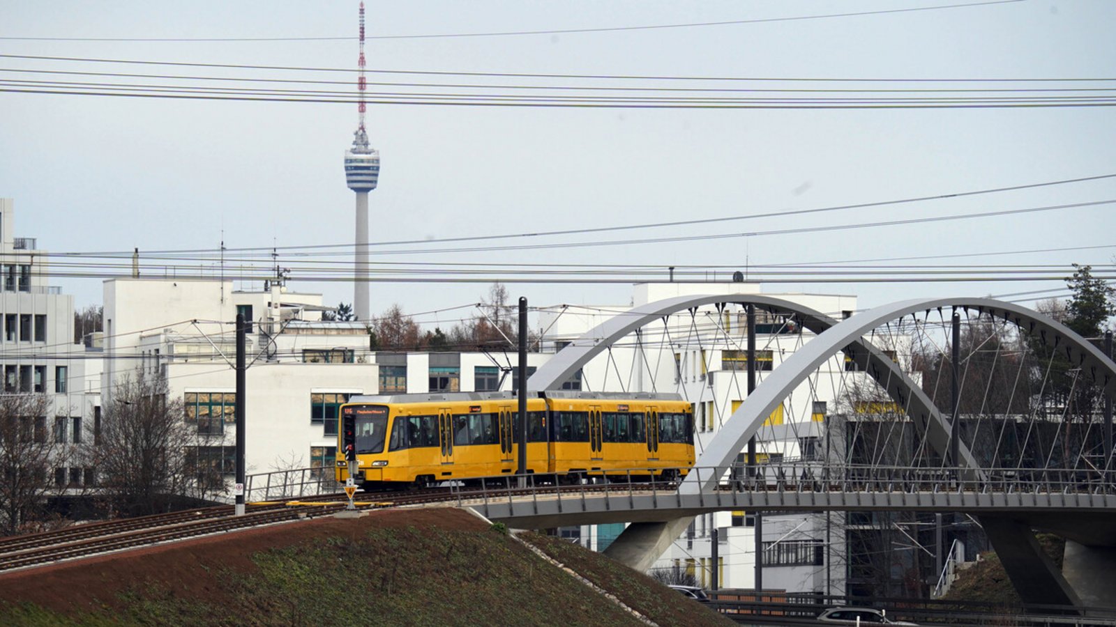 Der Stadtbahnverkehr Richtung Flughafen war wegen eines Unfalls im Gewerbegebiet Fasanenhof am Abend unterbrochen (Archivbild).Foto: Andreas Rosar/Fotoagentur Stuttgart Der Stadtbahnverkehr Richtung Flughafen war wegen eines Unfalls im Gewerbegebiet Fasanenhof am Abend unterbrochen (Archivbild).Foto: Andreas Rosar/Fotoagentur Stuttgart