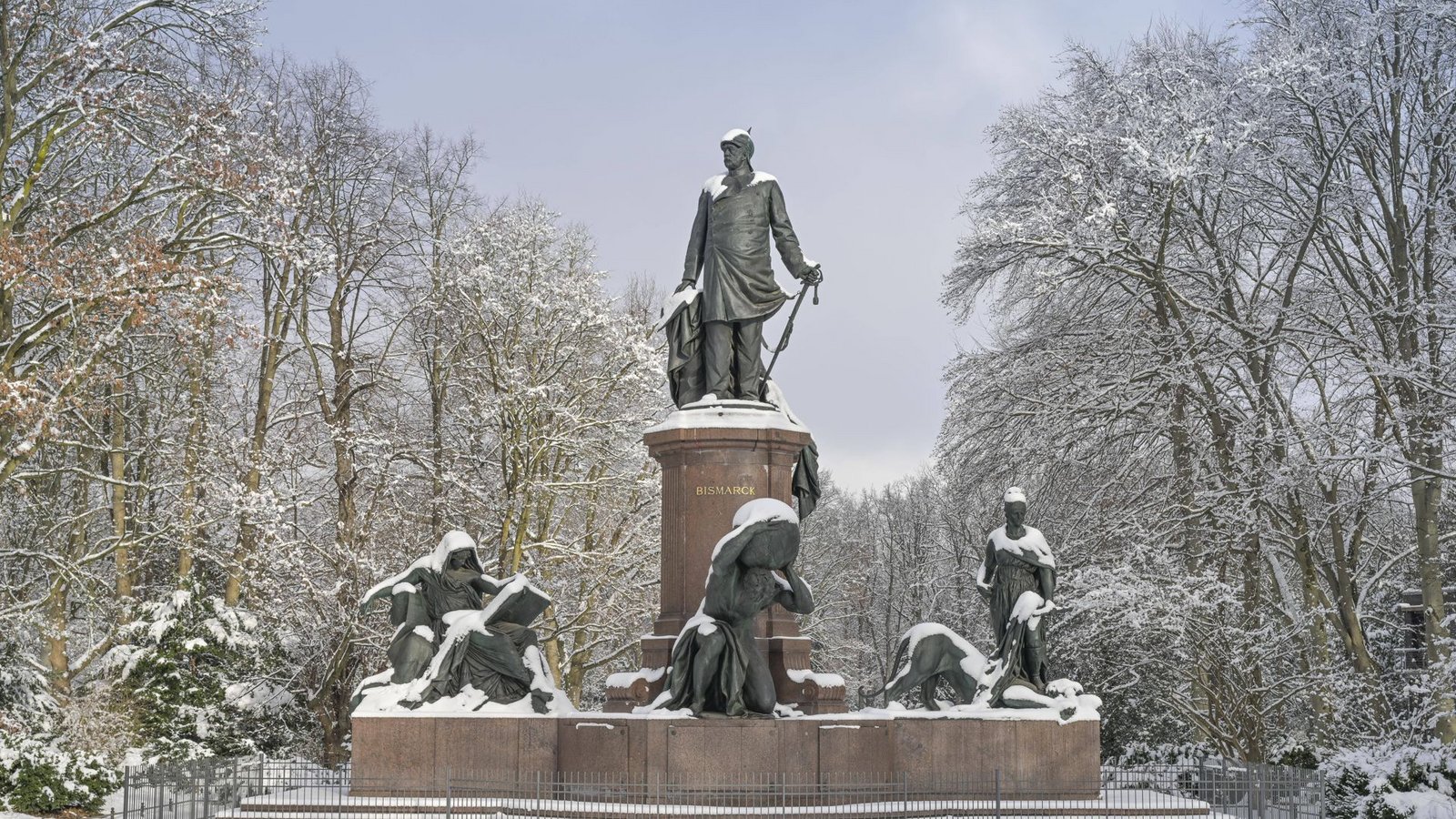 Bismarck-Denkmal im Berliner Tiergarten: ein Altar nationaler Ergriffenheit.Foto: IMAGO/Joko Bismarck-Denkmal im Berliner Tiergarten: ein Altar nationaler Ergriffenheit.Foto: IMAGO/Joko
