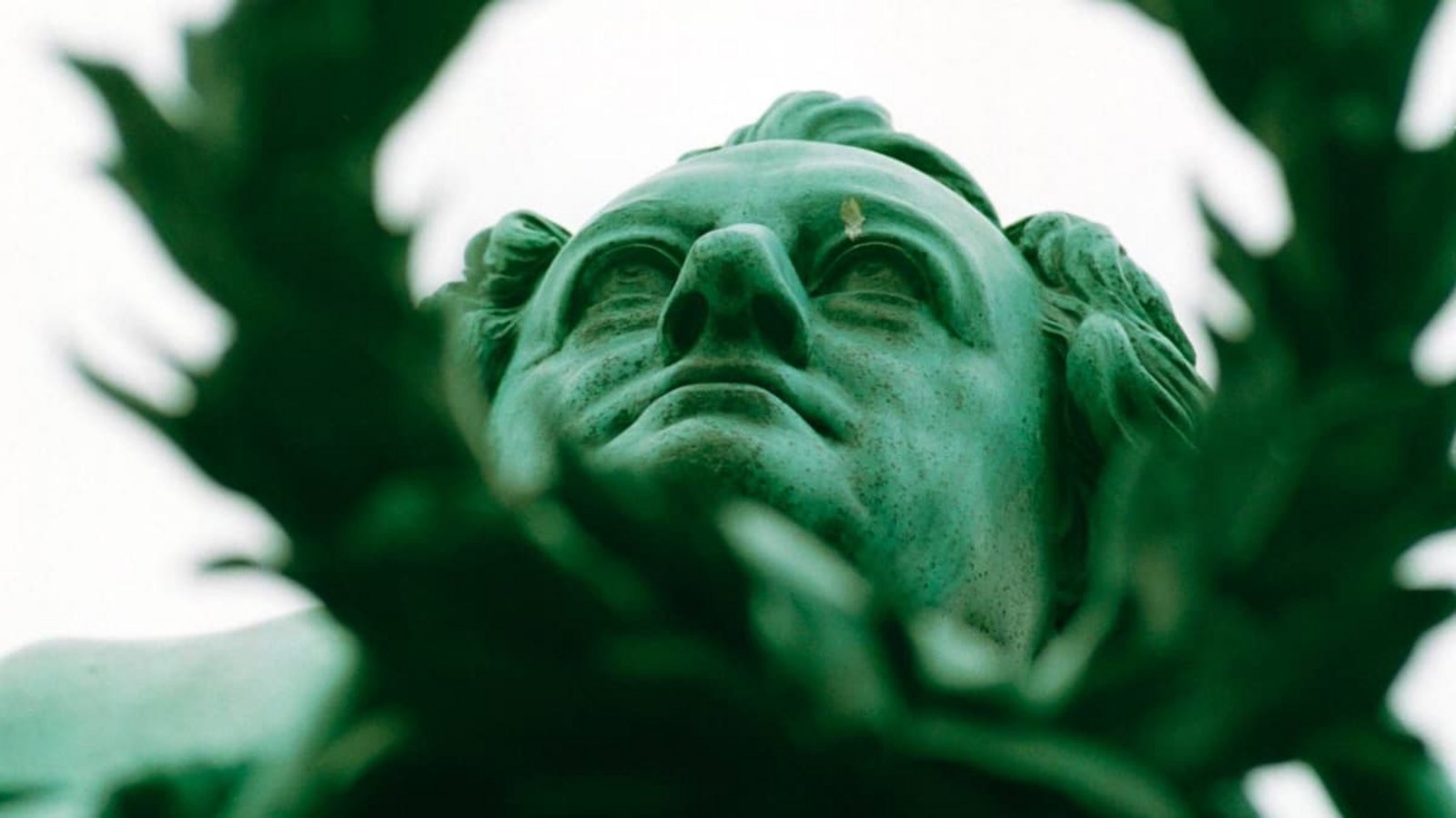 Blick auf Goethe am Goethe-Schiller-Denkmal in Weimarimago/Ute Grabowsky Blick auf Goethe am Goethe-Schiller-Denkmal in Weimarimago/Ute Grabowsky