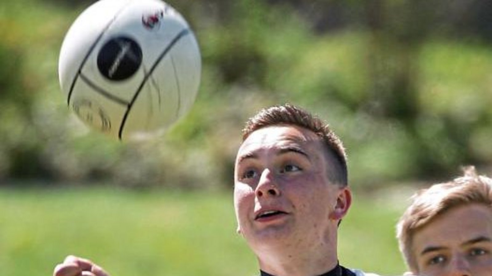 Kämpfen mit der deutschen Nationalmannschaft um den Titel bei den U-18-Weltmeisterschaften in Roxbury im US-Bundesstaat New Jersey: (von links) Jacob Jungclaussen, Jakob Mahn und Nils Hantke vom TV Vaihingen Fotos: Küppers (3), Nachreiner (1) Kämpfen mit der deutschen Nationalmannschaft um den Titel bei den U-18-Weltmeisterschaften in Roxbury im US-Bundesstaat New Jersey: (von links) Jacob Jungclaussen, Jakob Mahn und Nils Hantke vom TV Vaihingen Fotos: Küppers (3), Nachreiner (1)