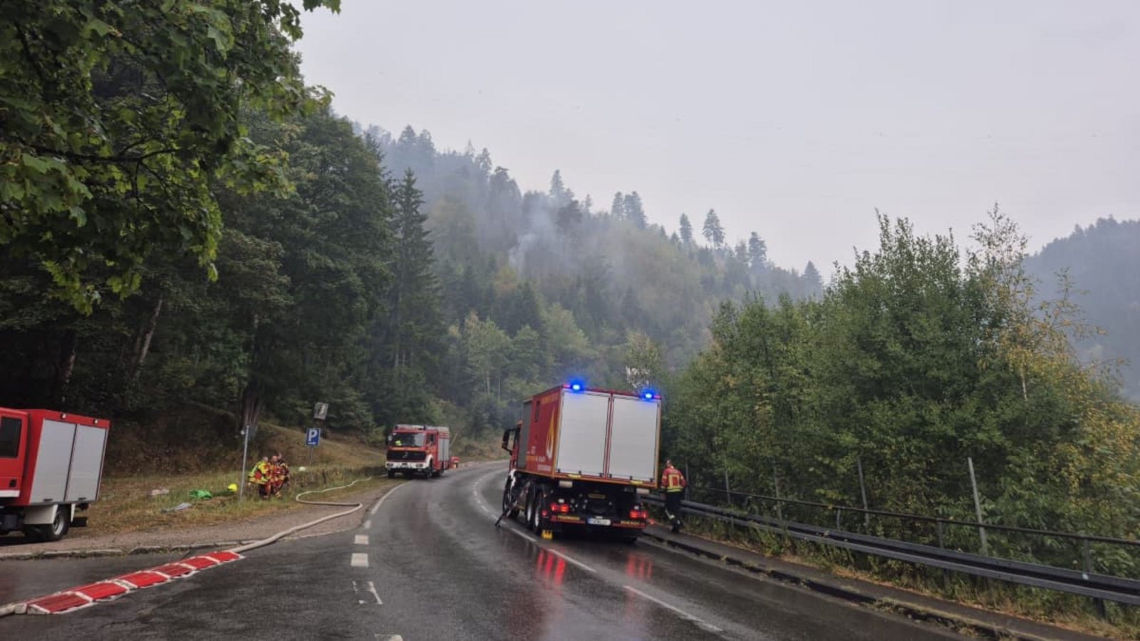 Der Waldbrand in Schramberg hat sich am Sonntagnachmittag auf insgesamt rund 20 Hektar ausgebreitet. Erst am Dienstag gab es dann die Entwarnung für die Bevölkerung.Julia Maria Meene Der Waldbrand in Schramberg hat sich am Sonntagnachmittag auf insgesamt rund 20 Hektar ausgebreitet. Erst am Dienstag gab es dann die Entwarnung für die Bevölkerung.Julia Maria Meene