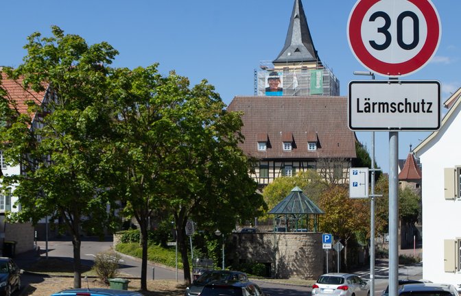 DieGeschwindigkeitsbeschränkung in der Hauptstraße und anderen Straßen in Großsachsenheim soll helfen, den Lärm zu senken.  <span class='image-autor'>Foto: Bürkle</span>