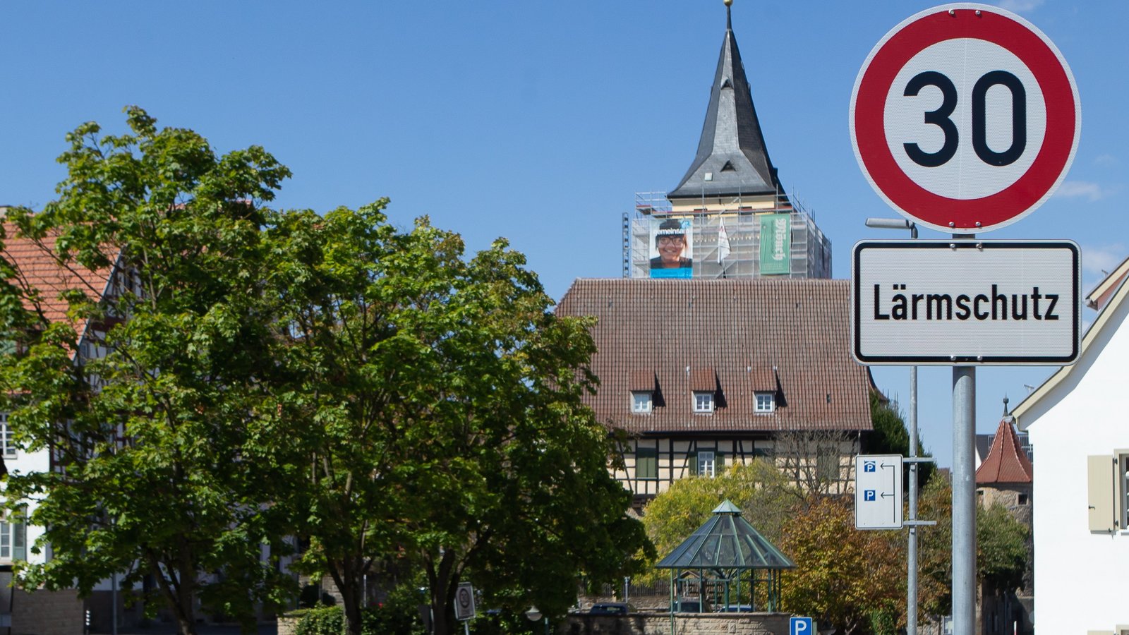 DieGeschwindigkeitsbeschränkung in der Hauptstraße und anderen Straßen in Großsachsenheim soll helfen, den Lärm zu senken.  Foto: Bürkle