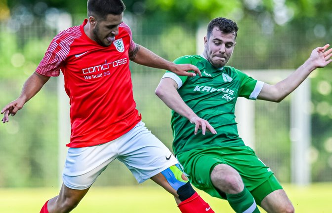 Nikola Ristomanov (links) vom TSV Nussdorf setzt sich mit seinem Team gegen die SpVgg Warmbronn mit 7:2 durch und schafft der Klassenerhalt. <span class='image-autor'>Foto: Dittrich</span>