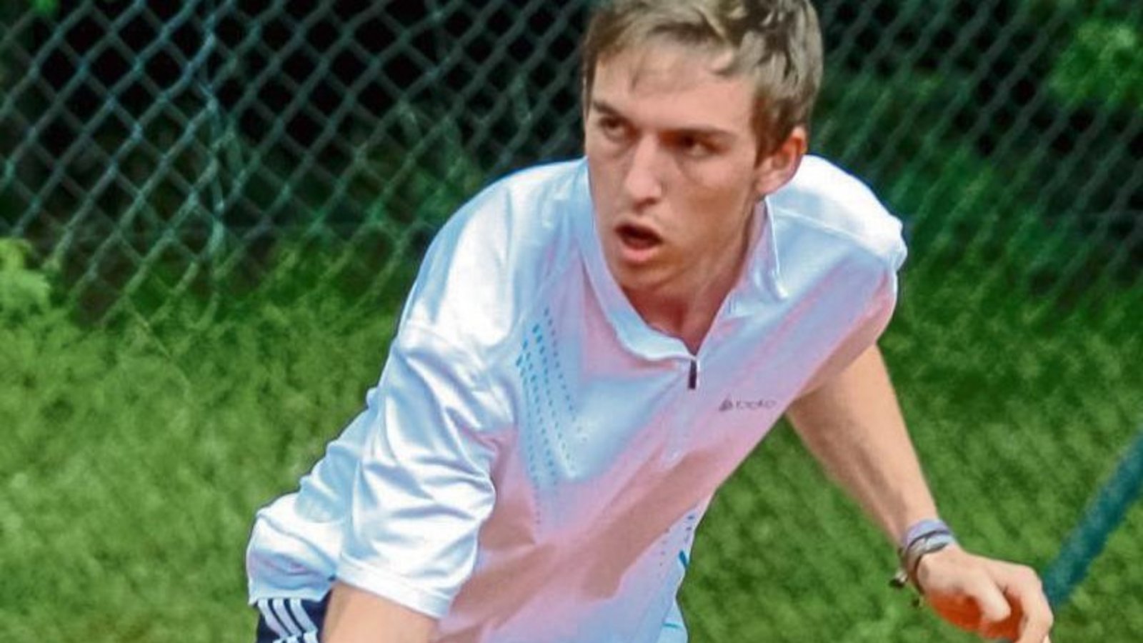 Maximilian Mühlbauer, der nur im Doppel zum Einsatz kam, und der TC Sersheim waren in der Tennis-Bezirksstaffel 2 Gruppe 2 bei den TFR Wiernsheim mit 5:1 erfolgreich. Foto: Simecek Maximilian Mühlbauer, der nur im Doppel zum Einsatz kam, und der TC Sersheim waren in der Tennis-Bezirksstaffel 2 Gruppe 2 bei den TFR Wiernsheim mit 5:1 erfolgreich. Foto: Simecek