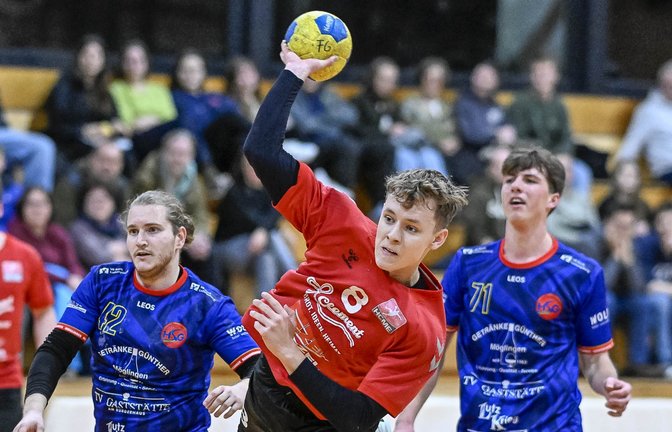 Durchsetzungsstark möchte sich Fabian Fengler (mit Ball) am Wochenende mit dem HC Metter-Enz präsentieren. <span class='image-autor'>Foto: Leitner</span>