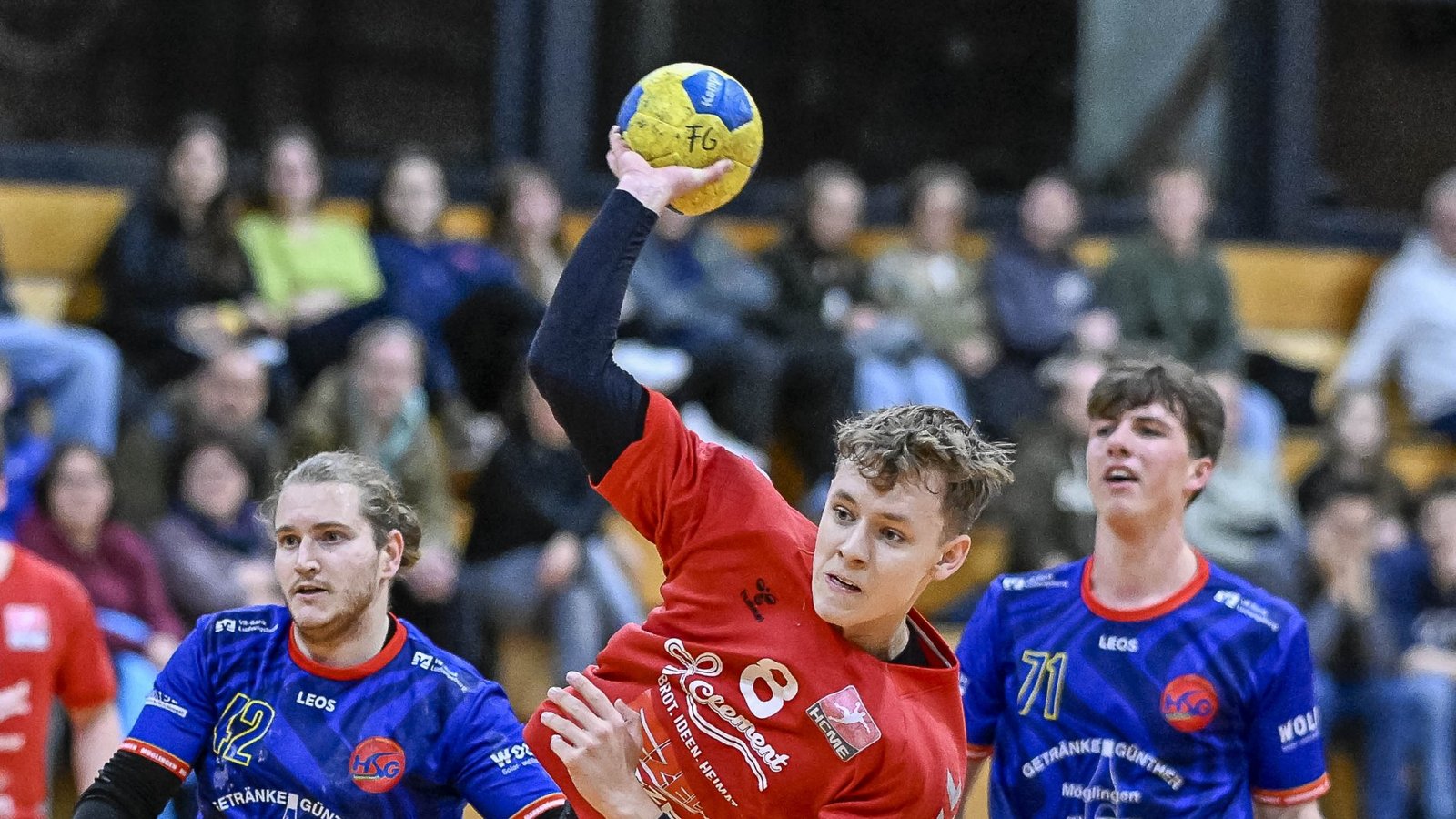 Durchsetzungsstark möchte sich Fabian Fengler (mit Ball) am Wochenende mit dem HC Metter-Enz präsentieren. Foto: Leitner Durchsetzungsstark möchte sich Fabian Fengler (mit Ball) am Wochenende mit dem HC Metter-Enz präsentieren. Foto: Leitner