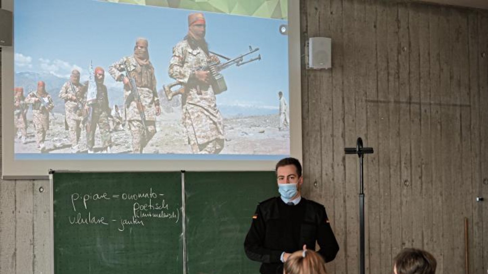 David Matei beantwortete auch persönliche Fragen der Schülerinnen und Schüler. Foto: p David Matei beantwortete auch persönliche Fragen der Schülerinnen und Schüler. Foto: p