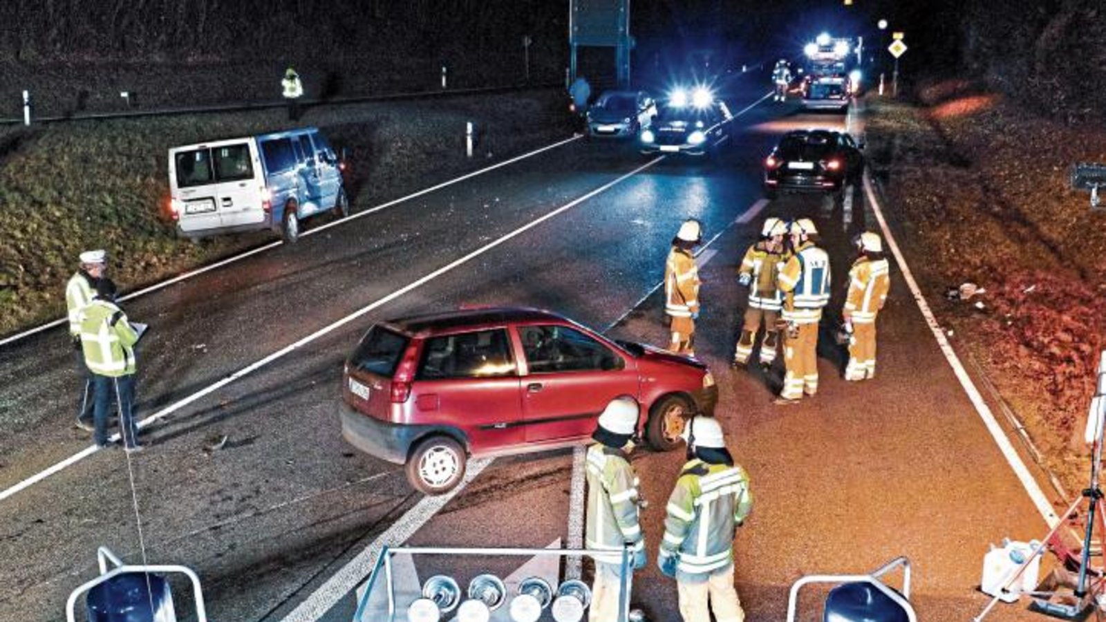 Schwerer Unfall auf der Bundesstraße 10. Foto: KS-Images.de/Rometsch Schwerer Unfall auf der Bundesstraße 10. Foto: KS-Images.de/Rometsch