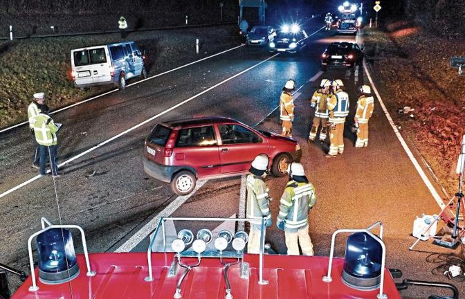 Schwerer Unfall auf der Bundesstraße 10.  Foto: KS-Images.de/Rometsch