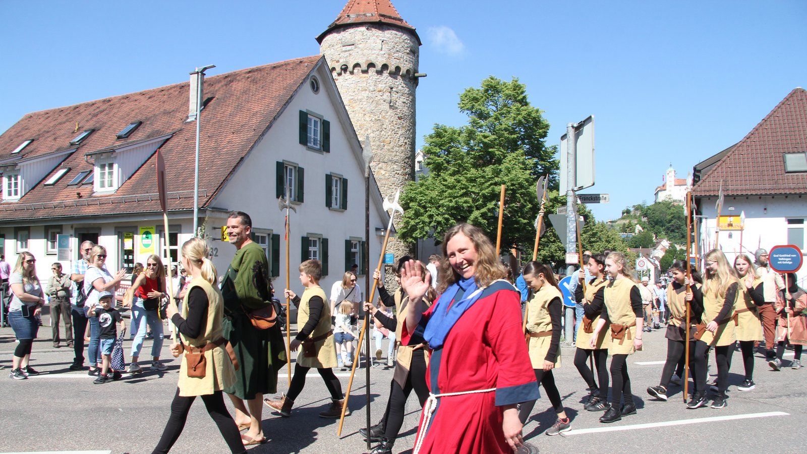 Viel zu sehen gibt es beim Festzug durch die Stadt. Foto: Banholzer