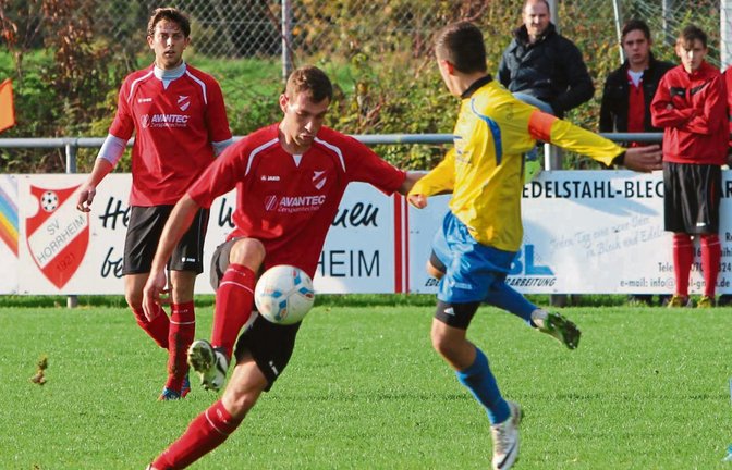 Selten ließen die Horrheimer wie hier Dominik Haydl (Mitte) die Nussdorfer aussteigen. Foto: Nachreiner