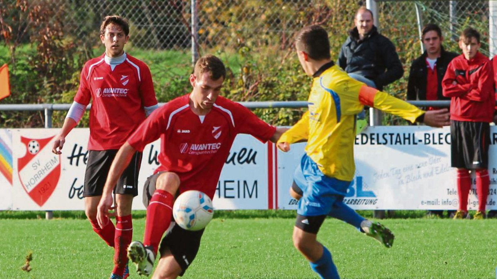 Selten ließen die Horrheimer wie hier Dominik Haydl (Mitte) die Nussdorfer aussteigen. Foto: Nachreiner Selten ließen die Horrheimer wie hier Dominik Haydl (Mitte) die Nussdorfer aussteigen. Foto: Nachreiner