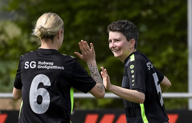 Gute Laune haben Amelie Schmid (links) und Nicole Kuhnle nach dem knappen SGM-Heimsieg gegen den TSV Münchingen III.   <span class='image-autor'>Foto: Archiv/Leitner</span>