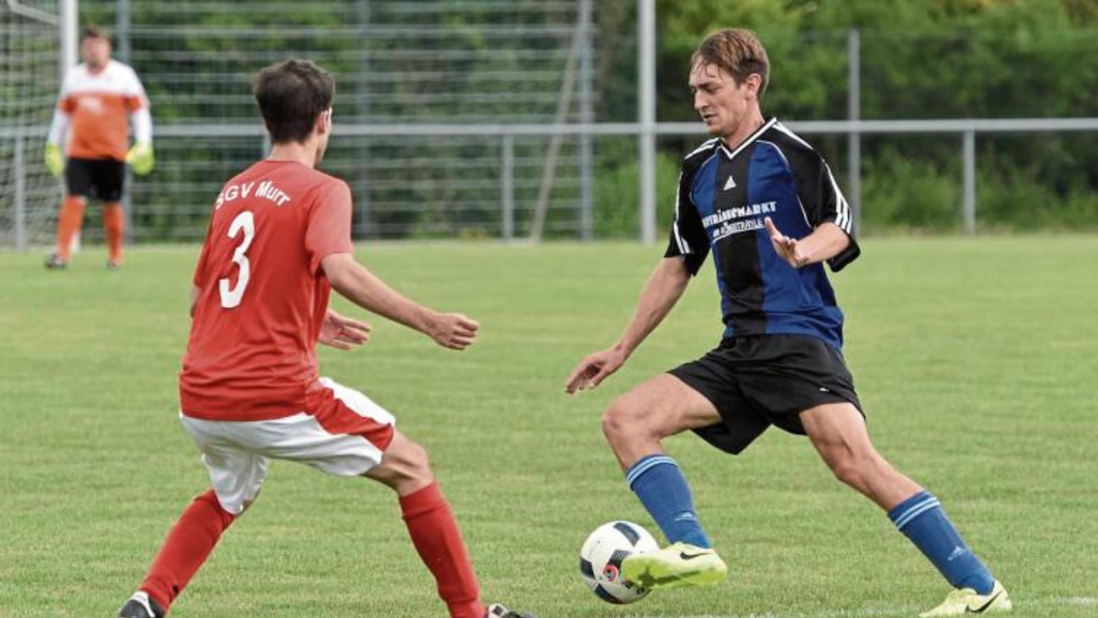 Mario Dierolf (rechts) hat mit seinem Treffer zum 1:0 die SGM Hohenhaslach/Freudental gegen den SGV Murr auf die Siegerstraße gebracht. Foto: Leitner Mario Dierolf (rechts) hat mit seinem Treffer zum 1:0 die SGM Hohenhaslach/Freudental gegen den SGV Murr auf die Siegerstraße gebracht. Foto: Leitner
