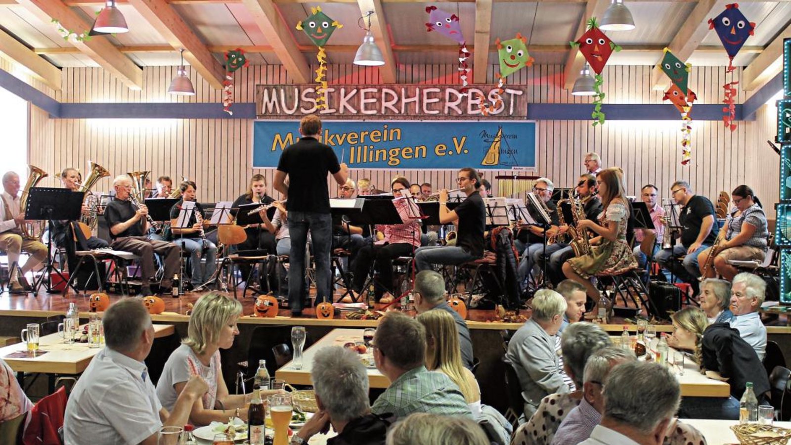 Das Blasorchester des Musikvereins Illingen spielt auf. Foto: Pfisterer Das Blasorchester des Musikvereins Illingen spielt auf. Foto: Pfisterer