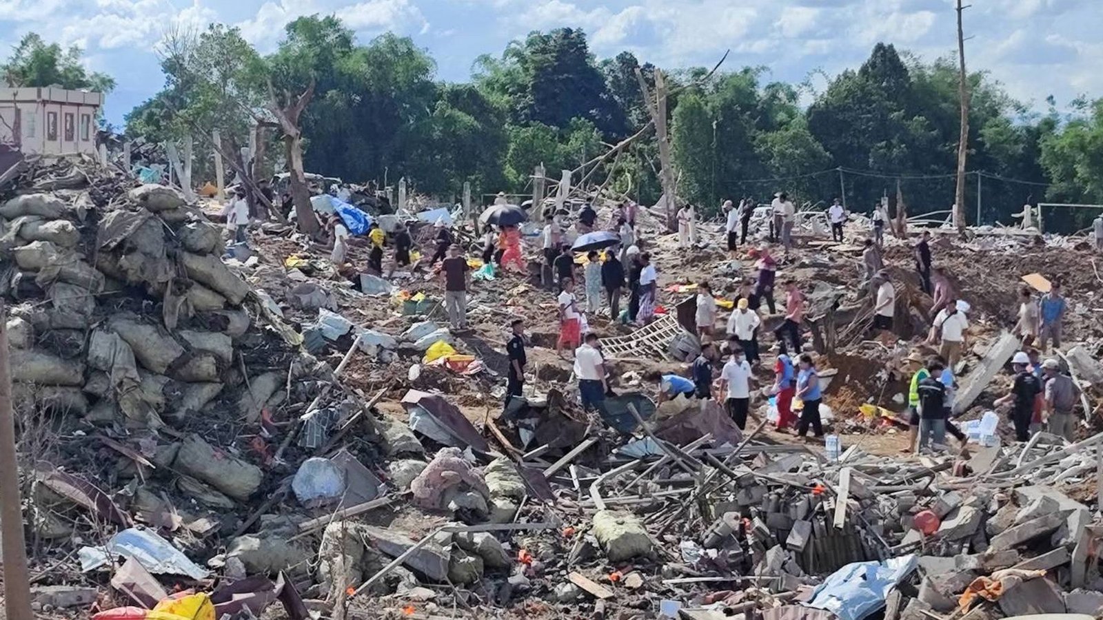Die Zerstörungen im Dorf sind verheerend.Foto: -/Palaung Land/AP/dpa Die Zerstörungen im Dorf sind verheerend.Foto: -/Palaung Land/AP/dpa