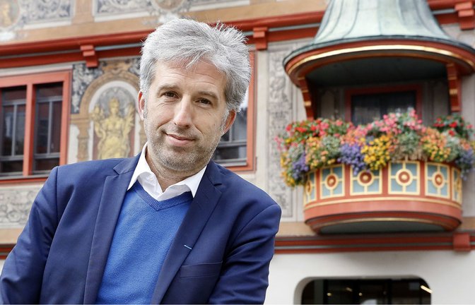 Boris Palmer vor dem Tübinger Rathaus. Der Oberbürgermeister hat sich mit seinen Aussagen zur Migrationspolitik immer wieder Kritik eingefangen.<span class='image-autor'>Foto: Horst Haas</span>