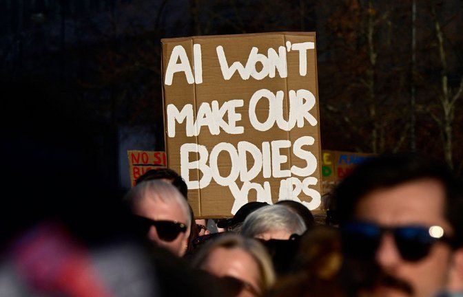 Proteste gegen sexualisierte Deepfakes<span class='image-autor'>Foto: AFP/John Macdougall</span>