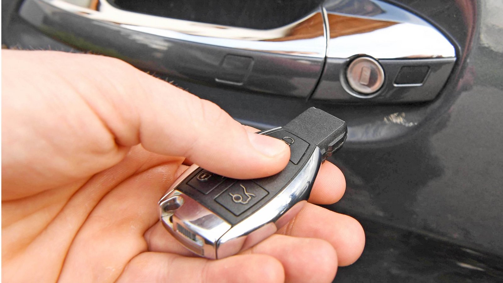 Die Frau nahm dem 57-Jährigen die Autoschlüssel weg. (Symbolbild)Foto: dpa/Uli Deck Die Frau nahm dem 57-Jährigen die Autoschlüssel weg. (Symbolbild)Foto: dpa/Uli Deck