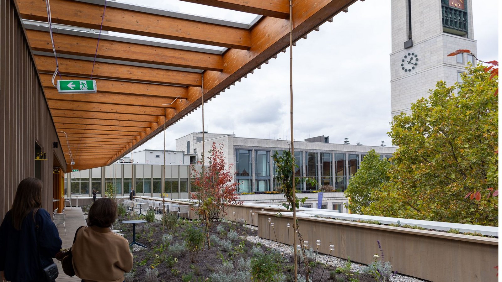 Beliebt: Die Dachterrasse im neu eröffneten Haus des Tourismus am Stuttgarter Marktplatz.Foto: Lichtgut/Leif Piechowski