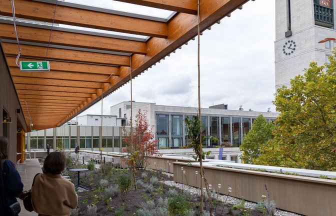 Beliebt: Die Dachterrasse im neu eröffneten Haus des Tourismus am Stuttgarter Marktplatz.<span class='image-autor'>Foto: Lichtgut/Leif Piechowski</span>