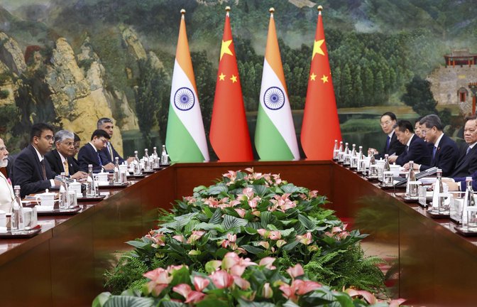 Der indische Premierminister Narendra Modi (li.) und der chinesische Präsident Xi Jinping (re.) in Tianjin<span class='image-autor'>Foto: Indian Prime Minister's Office/AP/dpa</span>