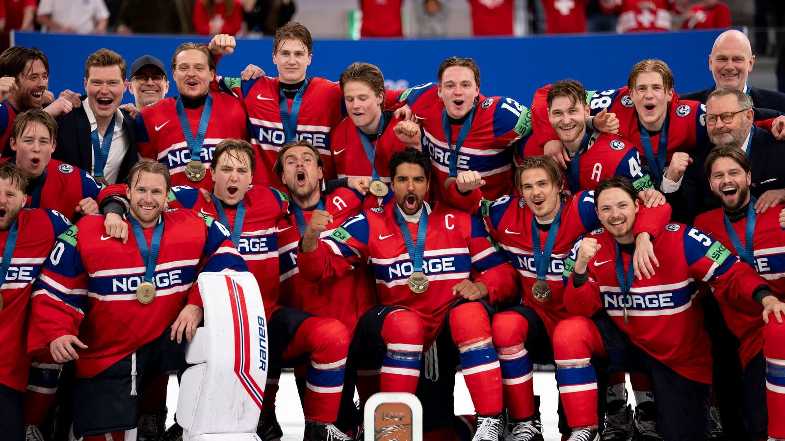 Norwegen krönt sich mit der ersten WM-Medaille.Foto: Claudio Thoma/KEYSTONE/dpa Norwegen krönt sich mit der ersten WM-Medaille.Foto: Claudio Thoma/KEYSTONE/dpa