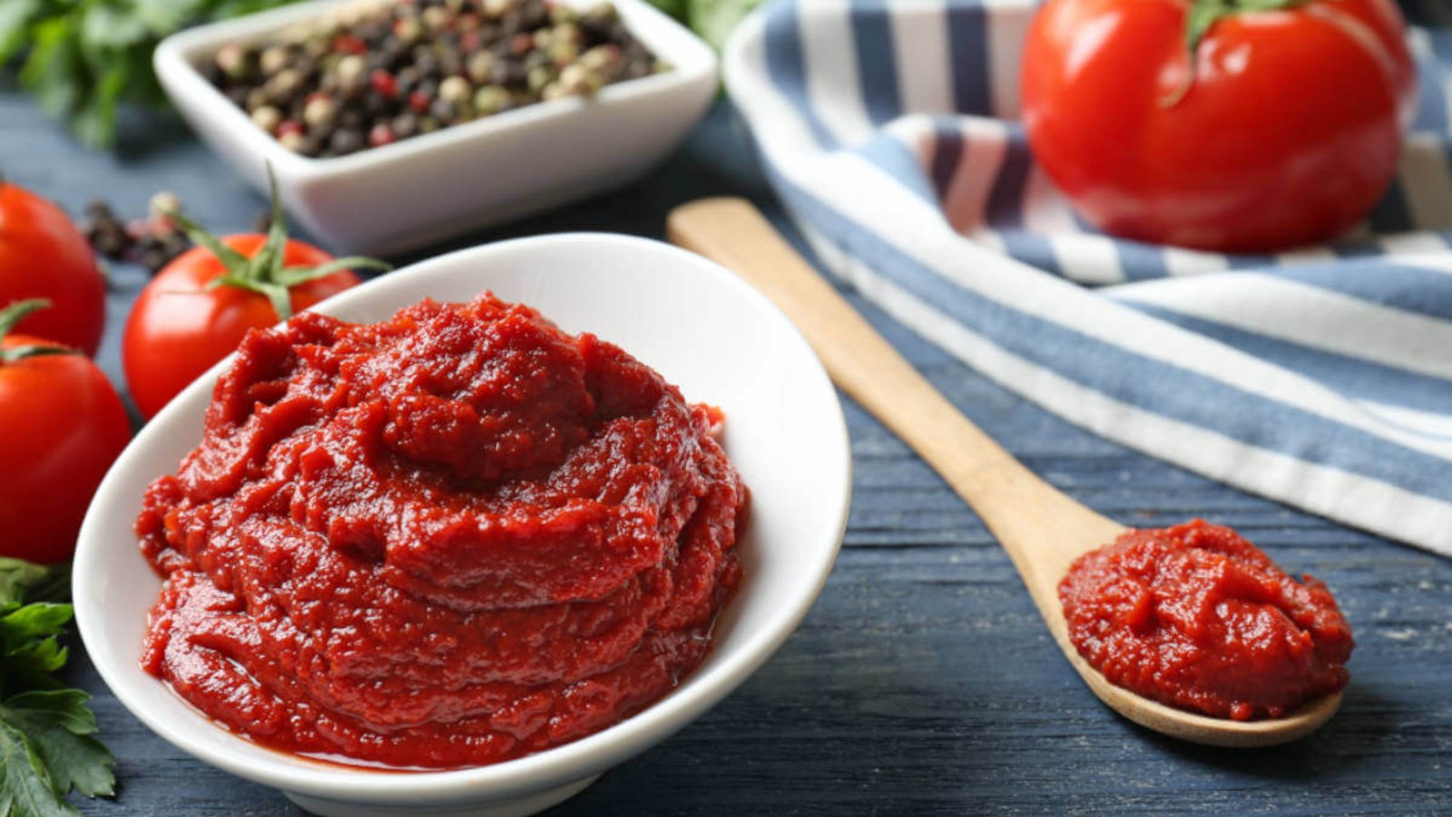 Erfahren Sie, mit welchen Lebensmitteln Sie Tomatenmark beim Kochen ersetzen können. 5 Alternativen im Überblick.Foto: Africa Studio / Shutterstock.com Erfahren Sie, mit welchen Lebensmitteln Sie Tomatenmark beim Kochen ersetzen können. 5 Alternativen im Überblick.Foto: Africa Studio / Shutterstock.com