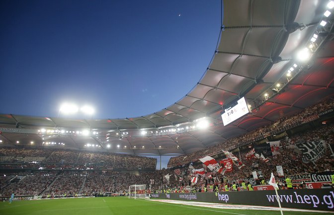 Die MHP-Arena ist zur steten Feierzone geworden. Der VfB Stuttgart begeistert sportlich nicht nur die eigenen Fans. Die MHP-Arena ist zur steten Feierzone geworden. Der VfB Stuttgart begeistert sportlich nicht nur die eigenen Fans.<span class='image-autor'>Foto: Pressefoto Baumann/Hansjürgen Britsch</span>