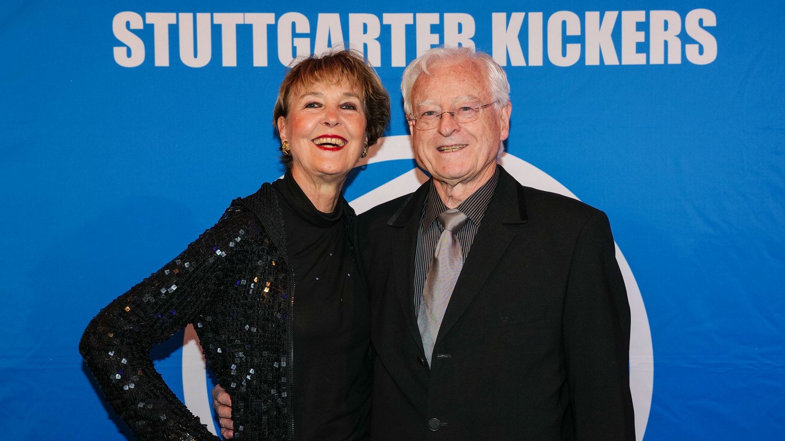 Ex-Spieler und -Manager Dieter Dollmann mit LebensgefährtinFoto: Markus Schwarz/Markus Schwarz