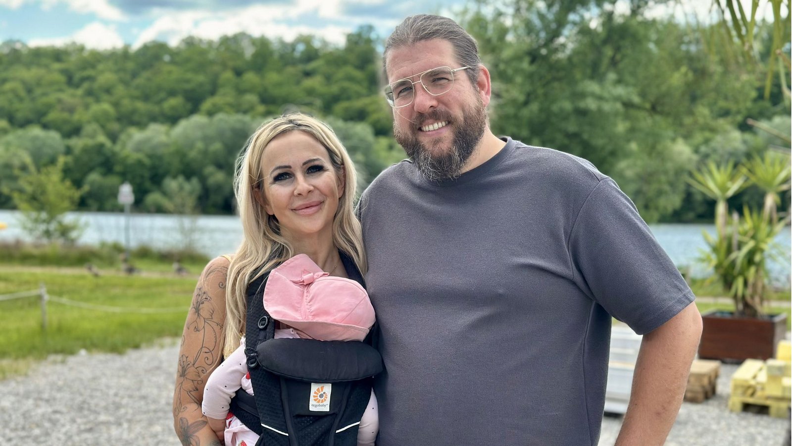 Vildana und Clemens Vohrer betreiben den Kiosk „K’Ufer“ am Kirchentellinsfurter Baggersee – doch nun ist dessen Zukunft aufgrund eines Rechtsstreits unklar.Foto: Marie Part Vildana und Clemens Vohrer betreiben den Kiosk „K’Ufer“ am Kirchentellinsfurter Baggersee – doch nun ist dessen Zukunft aufgrund eines Rechtsstreits unklar.Foto: Marie Part