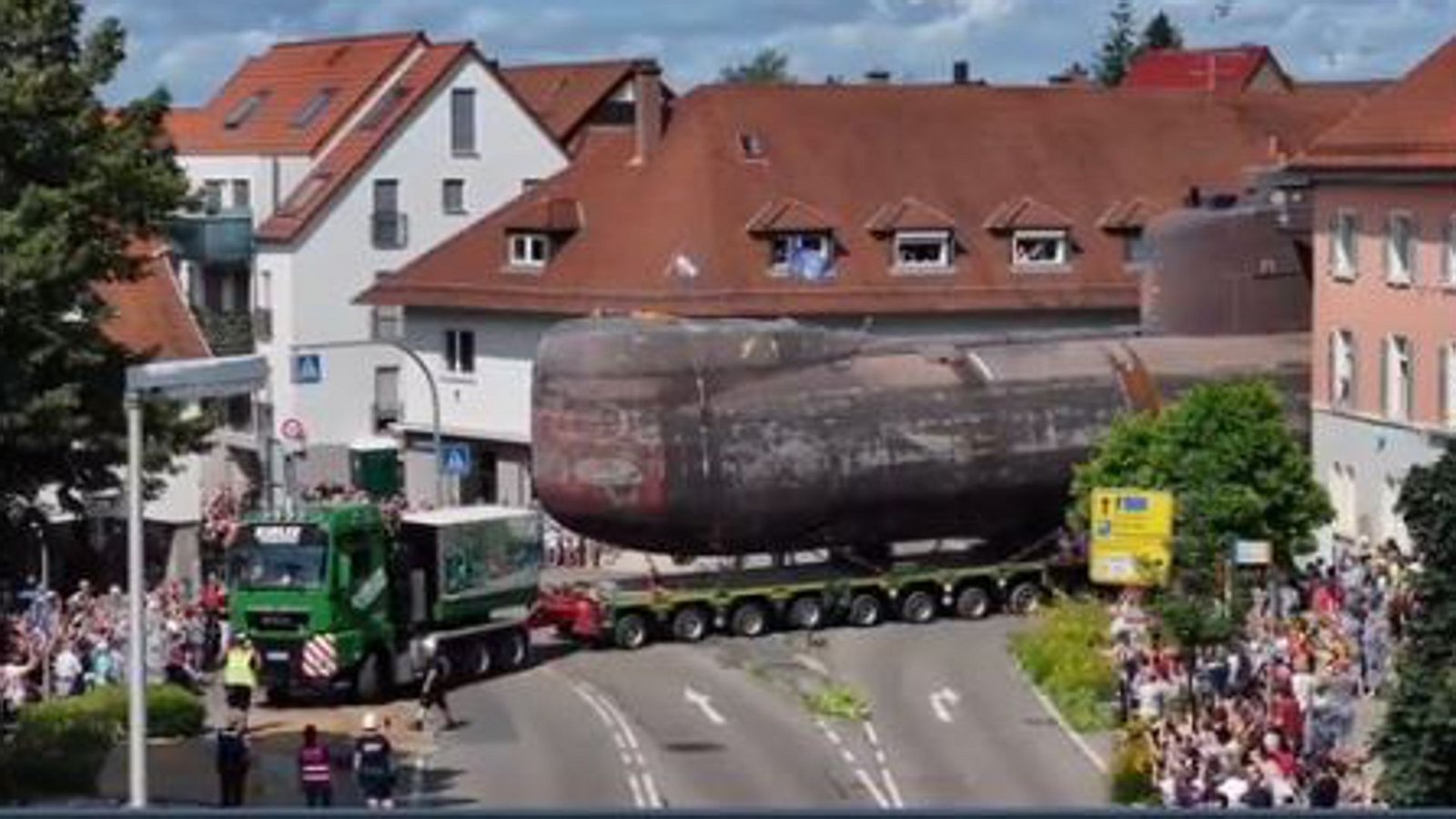 Der U17-Transport durchquert die Ortsmitte von Bad Rappenau. Das Technikmuseum Sinsheim zeigt das aufregende Manöver auf seinem Instagram-Auftritt.Foto: Screenshot Instagram/technikmuseen_sinsheimspeyer Der U17-Transport durchquert die Ortsmitte von Bad Rappenau. Das Technikmuseum Sinsheim zeigt das aufregende Manöver auf seinem Instagram-Auftritt.Foto: Screenshot Instagram/technikmuseen_sinsheimspeyer
