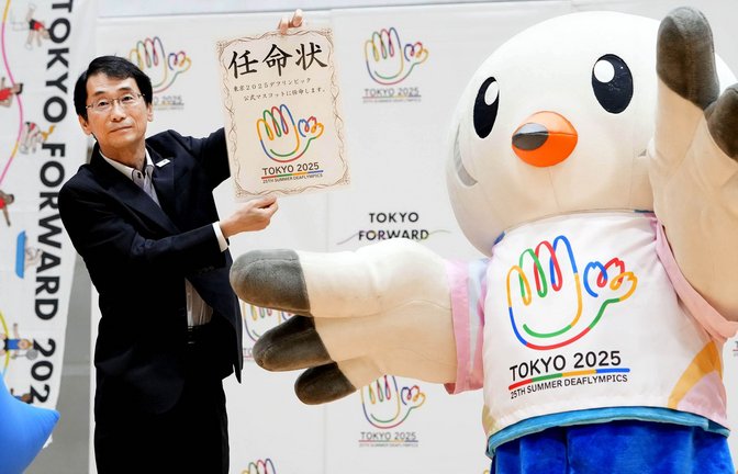 Maskottchen der Gehörlosenspiele 2025 ist die Möwe  Yurito, das Logo mit der Hand  verweist auf die Gebärdensprache.<span class='image-autor'>Foto: imago/Aflosport</span>