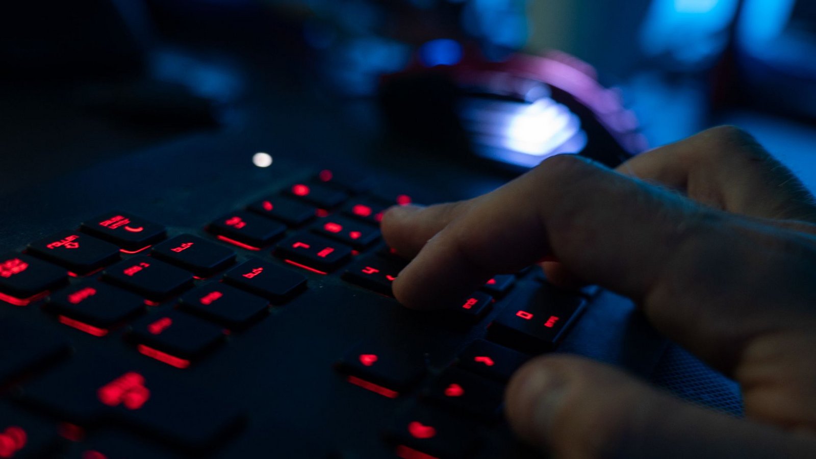 Ein 45-Jähriger wird wegen diverser Hackerangriffe angeklagt.Foto: dpa/Nicolas Armer Ein 45-Jähriger wird wegen diverser Hackerangriffe angeklagt.Foto: dpa/Nicolas Armer