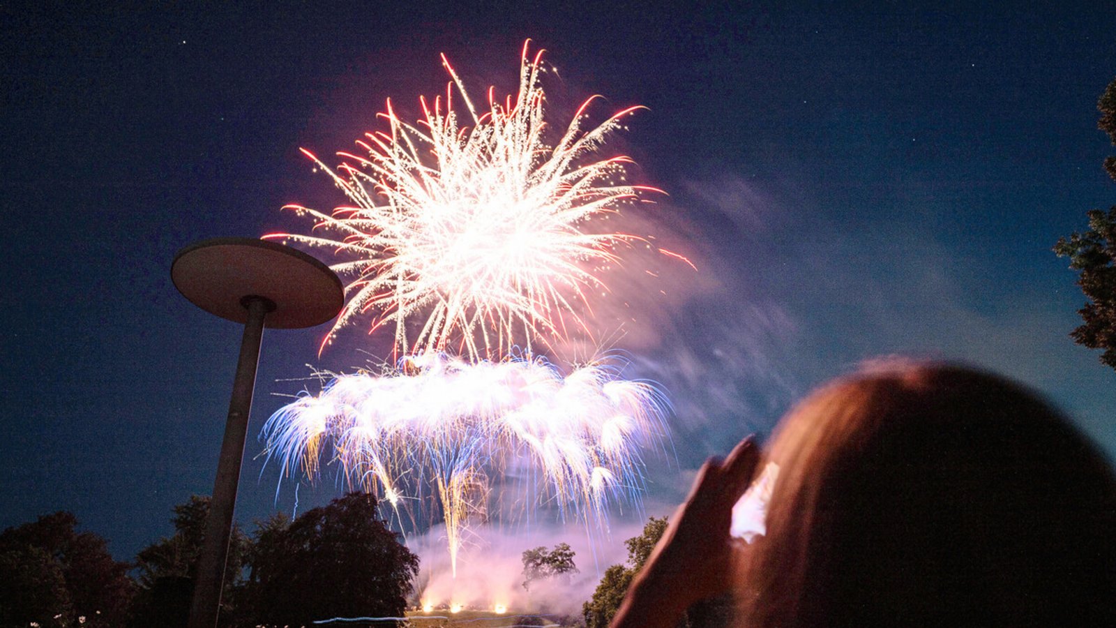 Auch 2025 soll es wieder ein Feuerwerk im Höhenpark geben.Foto: Zophia Ewska Auch 2025 soll es wieder ein Feuerwerk im Höhenpark geben.Foto: Zophia Ewska
